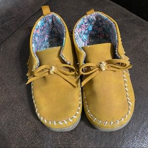 Carter’s girls moccasins size 6